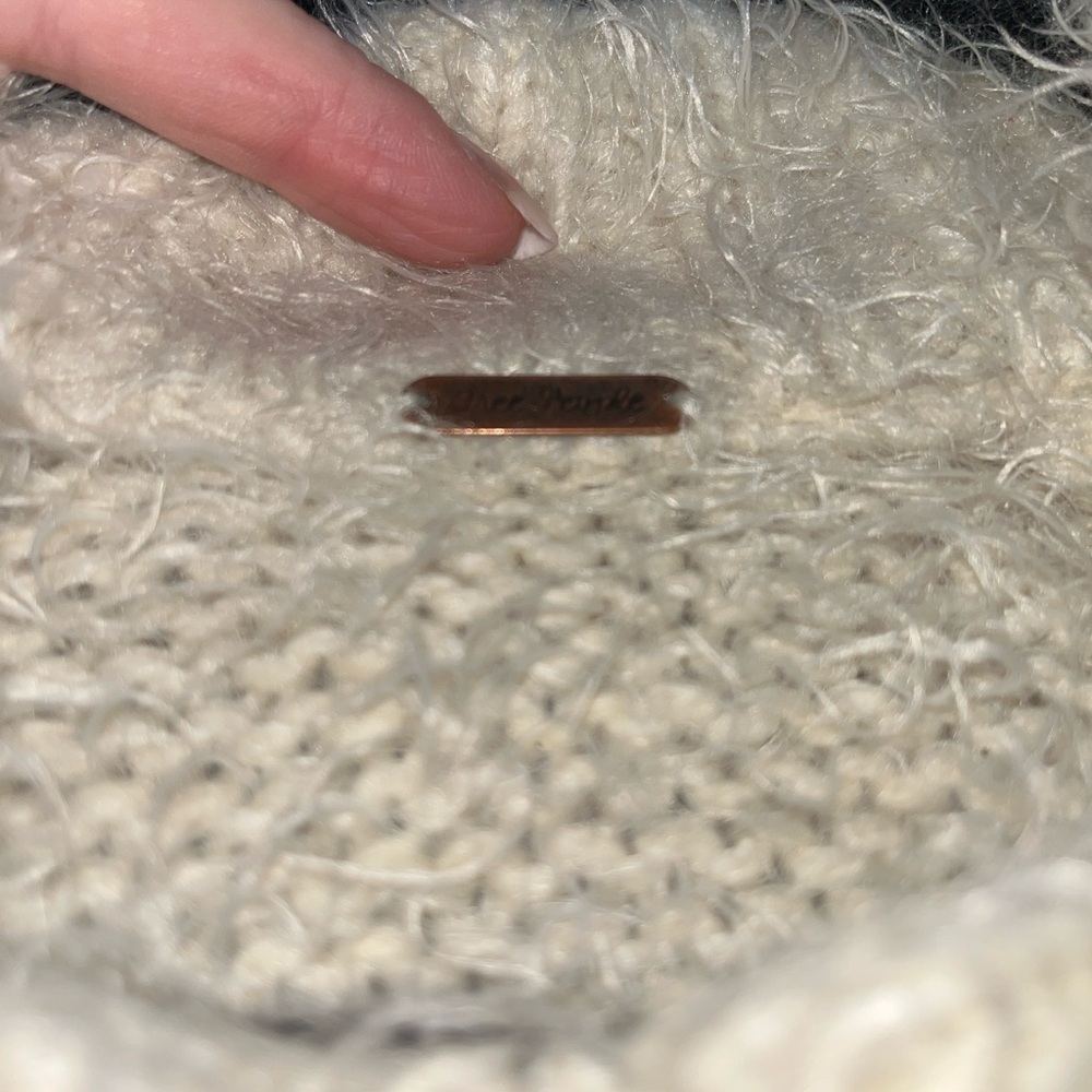 Free People S/M Wool Blend Ivory Eyelash Cowl Neck.Hidden Snap Buttons Soft. EUC - Picture 7 of 7